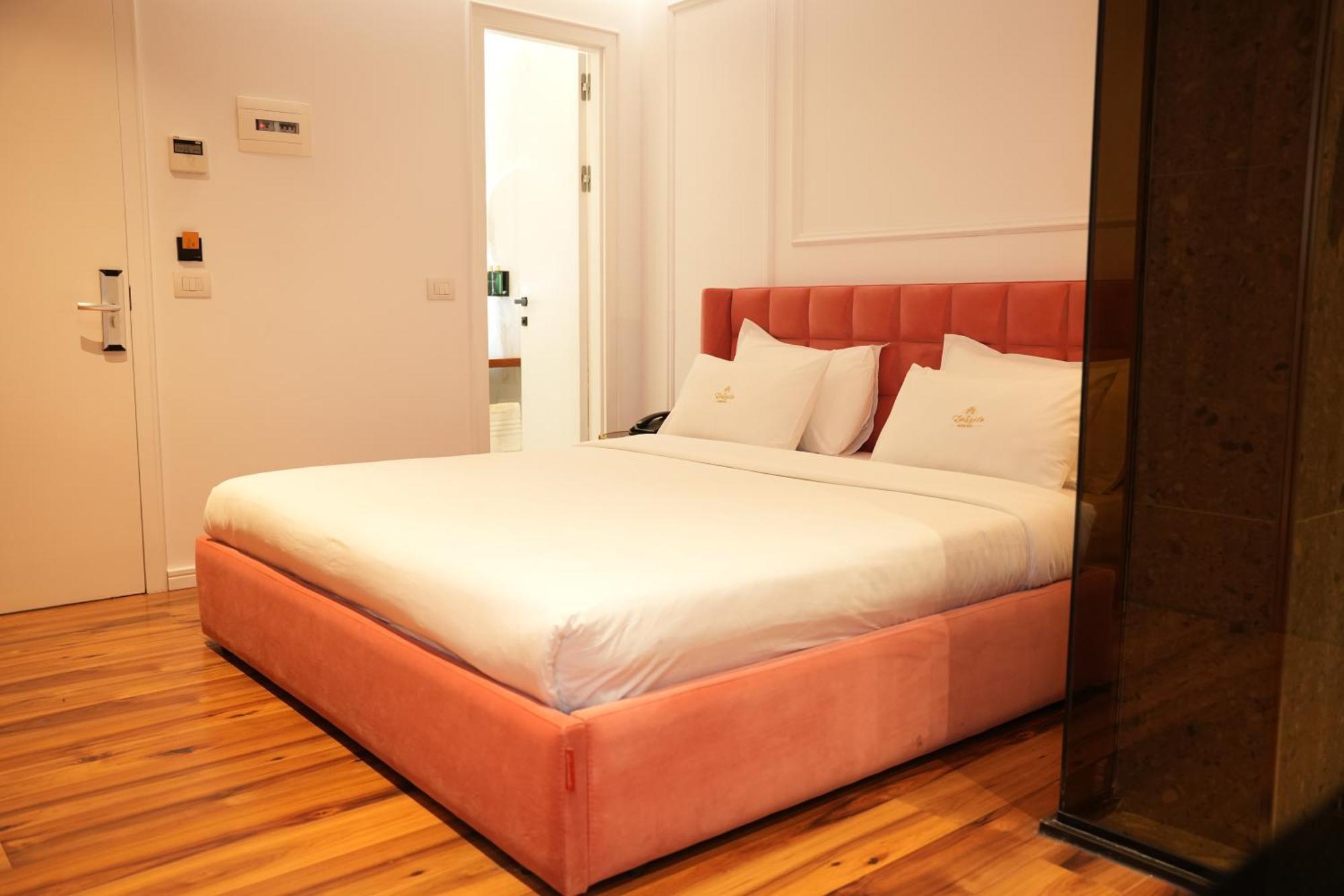 La Suite Boutique Hotel Tirana Exterior photo