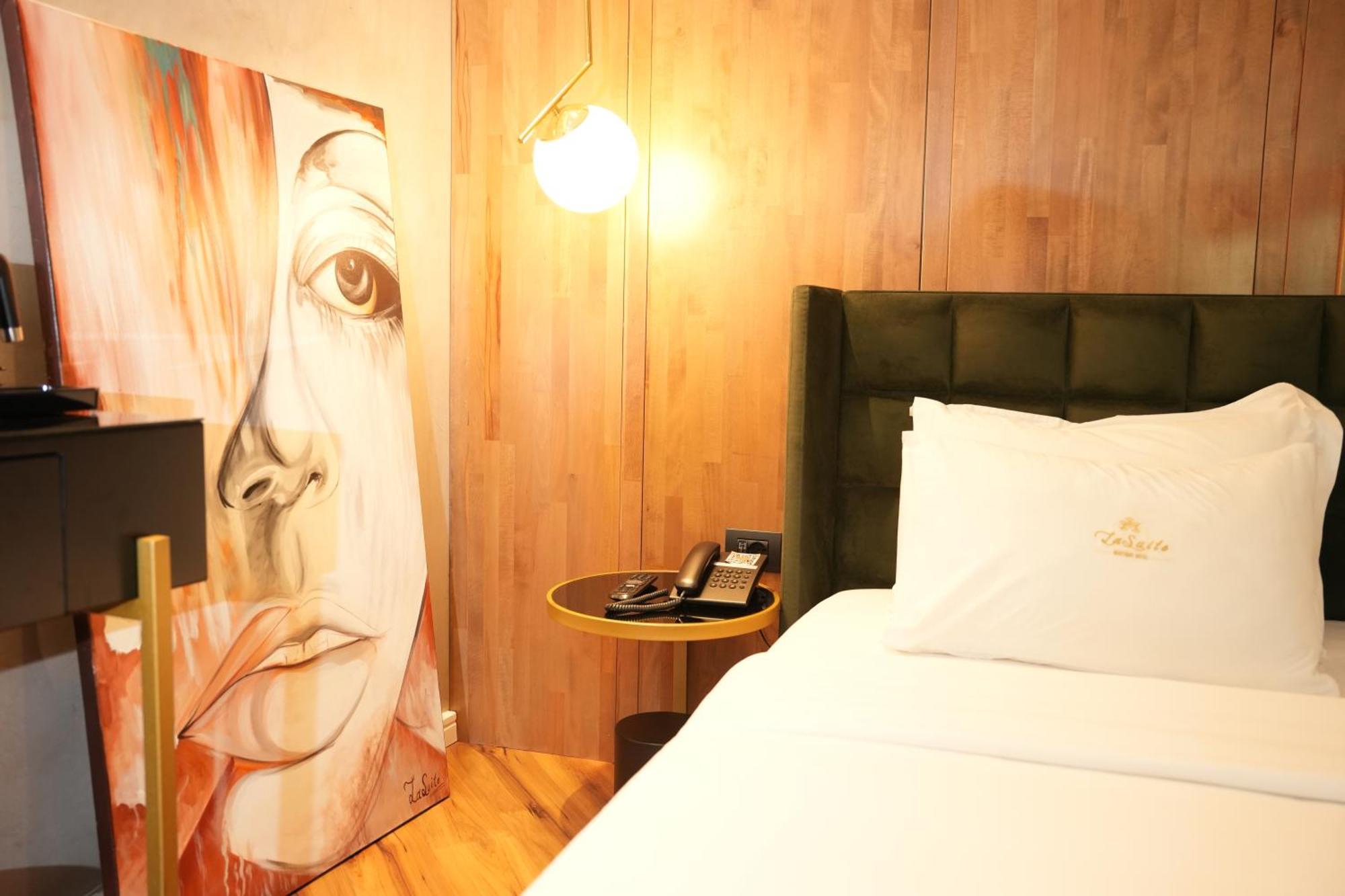 La Suite Boutique Hotel Tirana Exterior photo