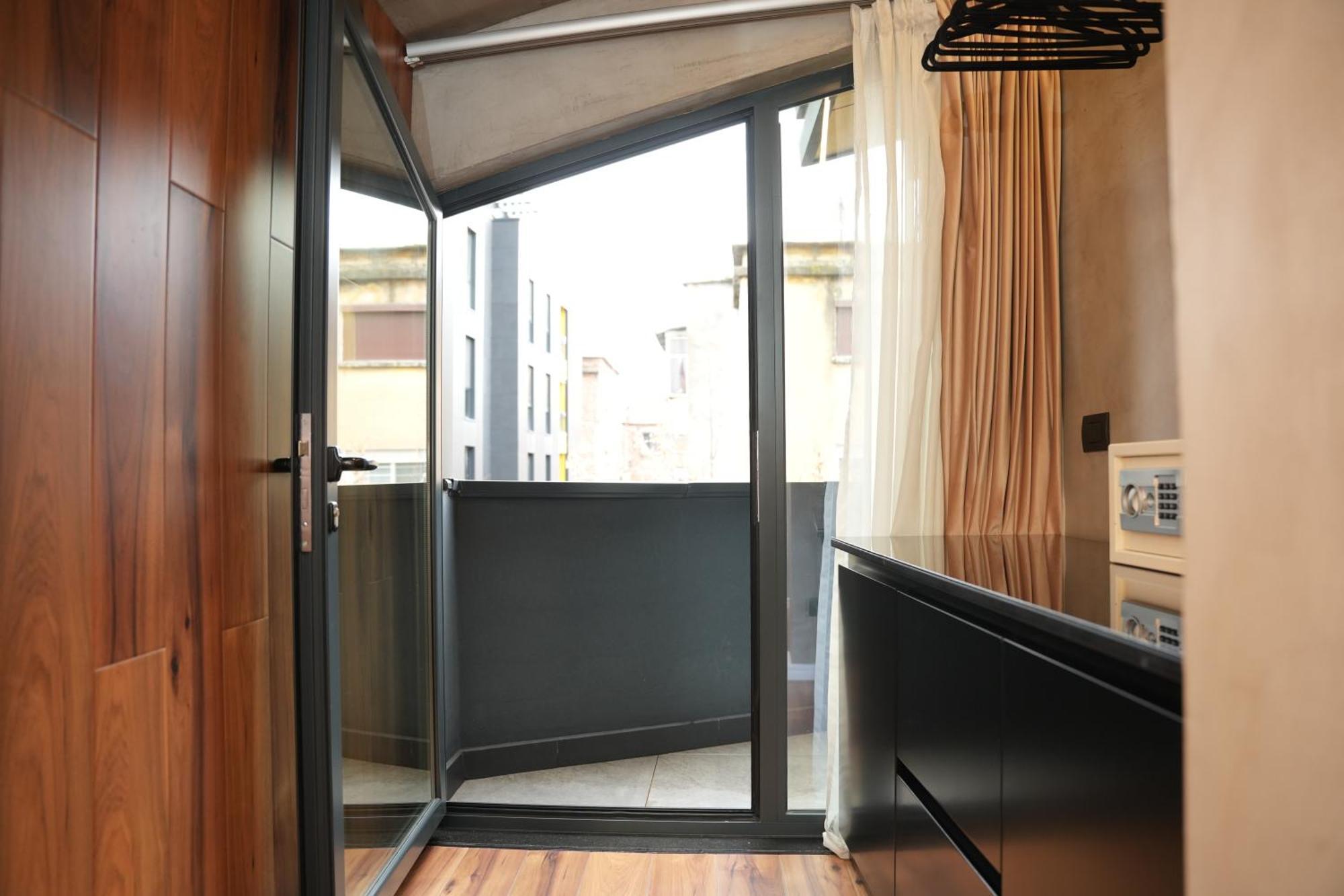 La Suite Boutique Hotel Tirana Exterior photo