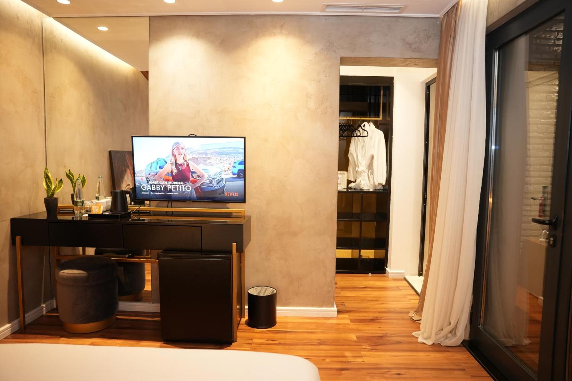 La Suite Boutique Hotel Tirana Exterior photo