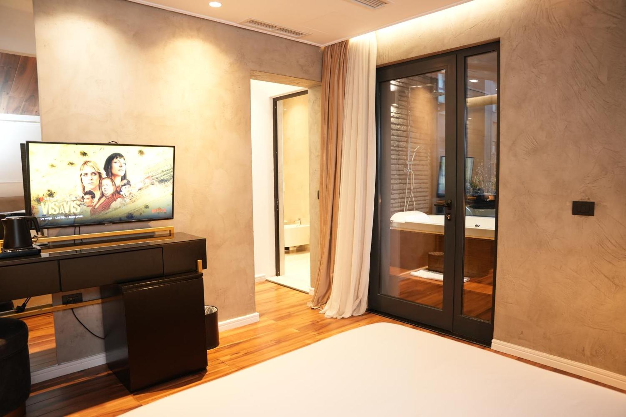 La Suite Boutique Hotel Tirana Exterior photo