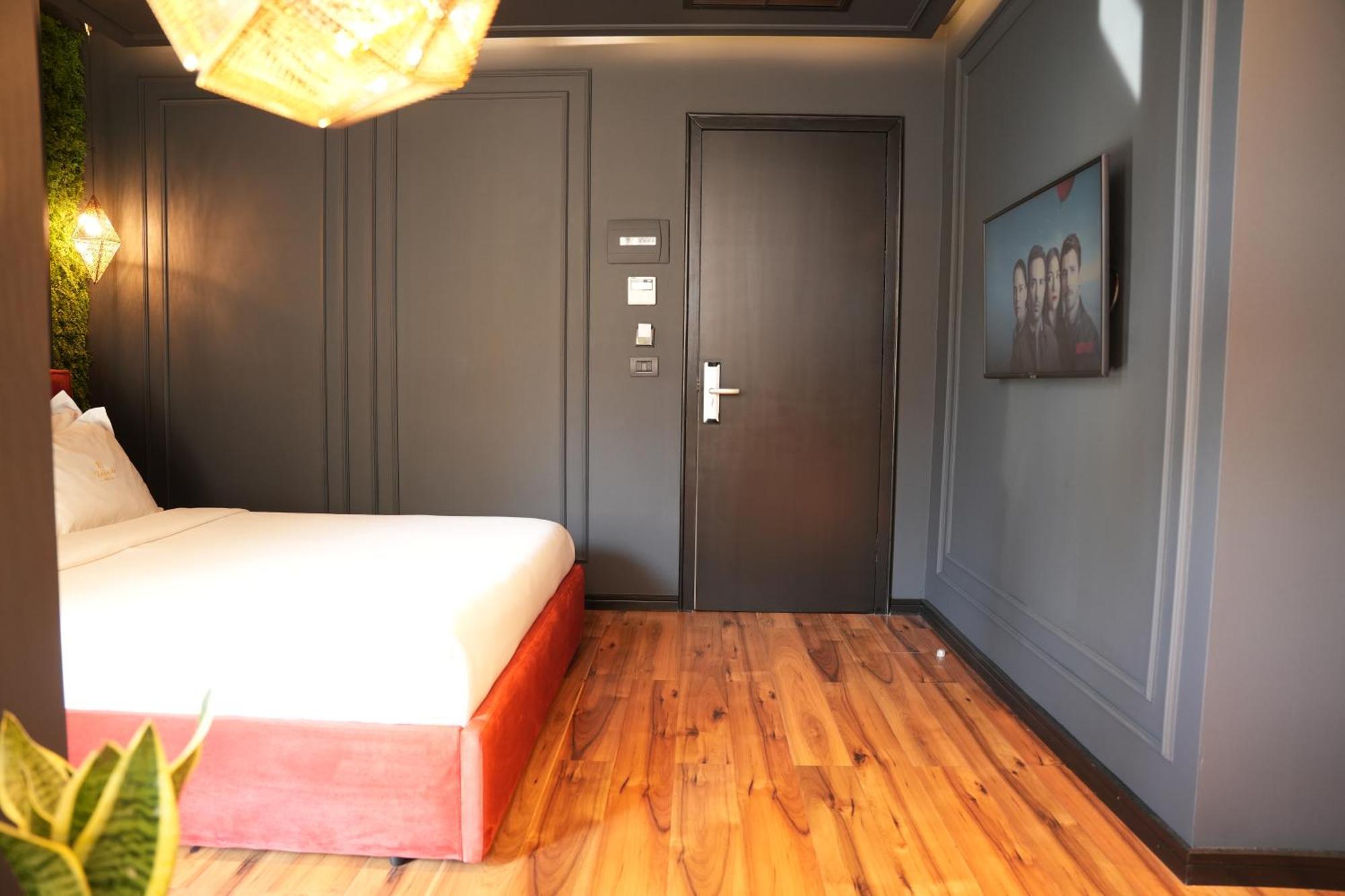 La Suite Boutique Hotel Tirana Exterior photo