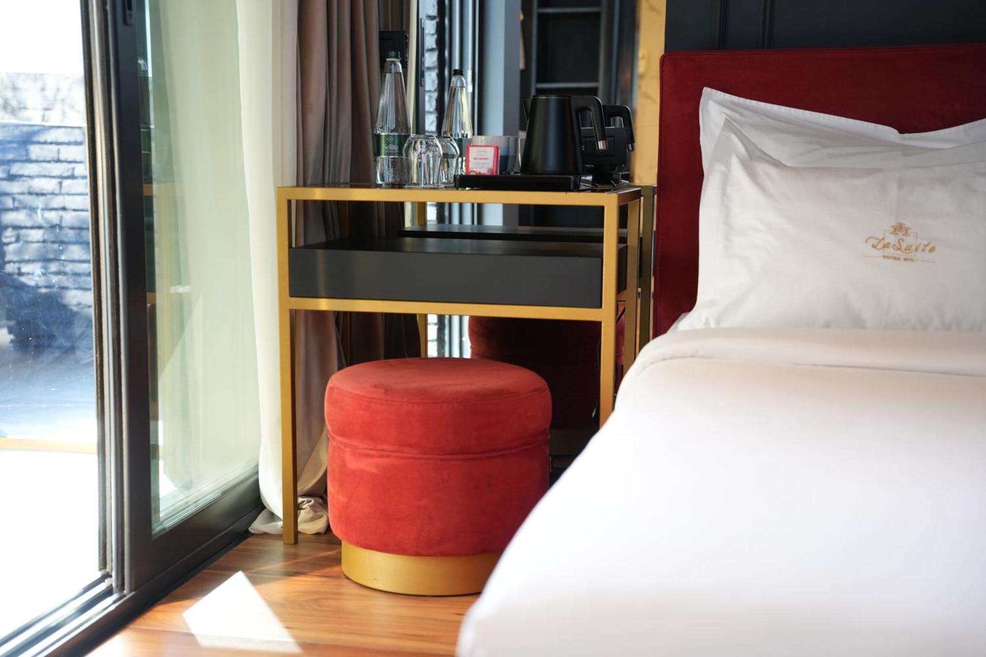 La Suite Boutique Hotel Tirana Exterior photo