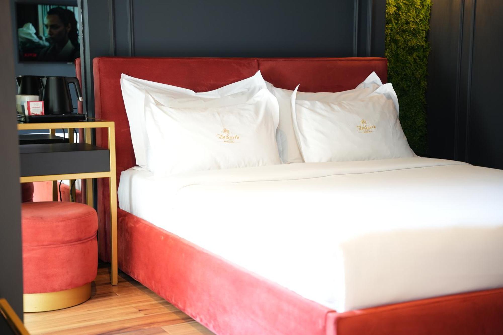 La Suite Boutique Hotel Tirana Exterior photo