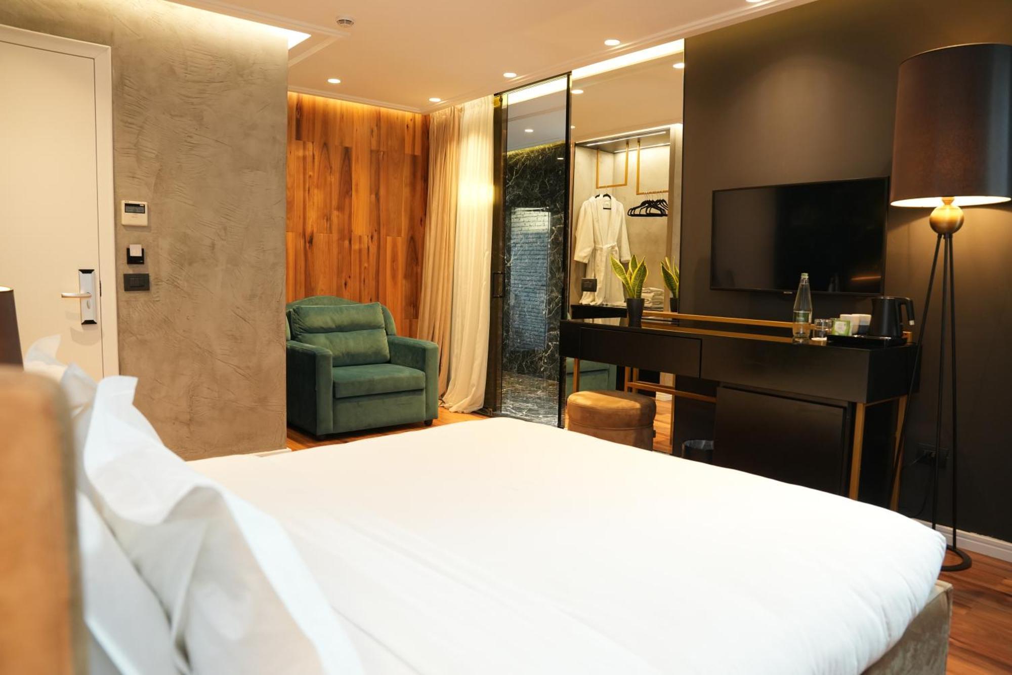 La Suite Boutique Hotel Tirana Exterior photo