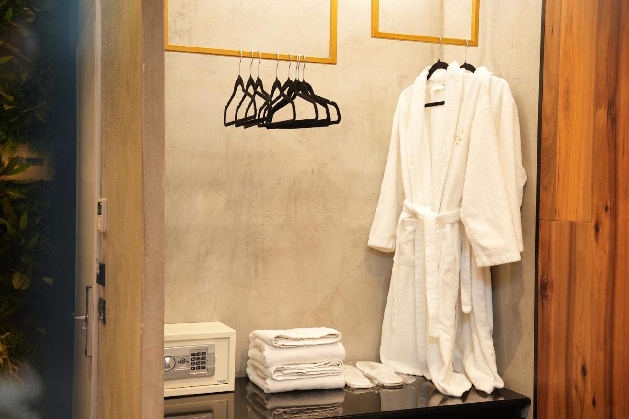 La Suite Boutique Hotel Tirana Exterior photo