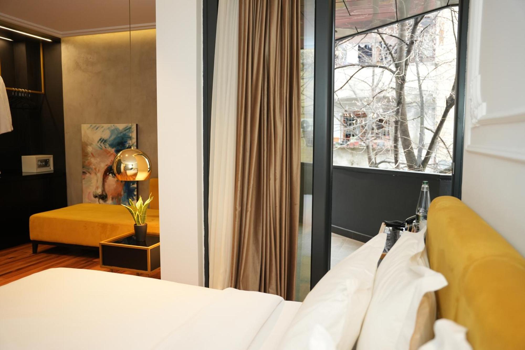 La Suite Boutique Hotel Tirana Exterior photo